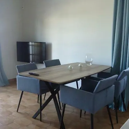 Casa Praia Mar, - Beachfront At The Meia Praia Apartment